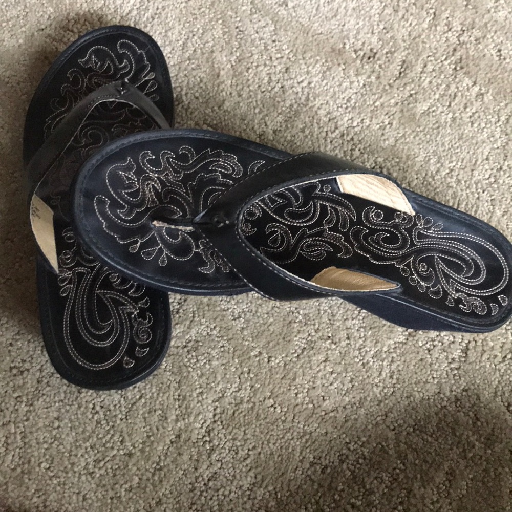Olukai sandals -never worn